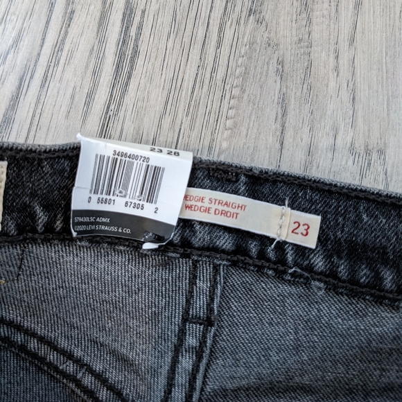 NWT Levi's Wedgie Straight Jeans 28L - Picture 7 of 9